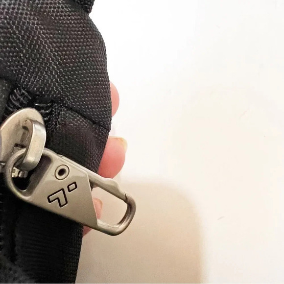 Travelon Black Nylon Crossbody Travel Bag Antitheft RFID Locking Zippers Pockets - Picture 6 of 9